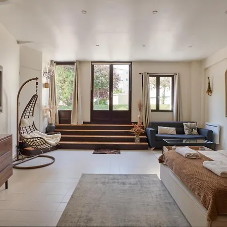 Sanctuary Homes By The Forest * Versailles