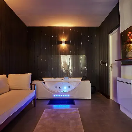 Apartment Sanctuary Homes By The Forest Versailles